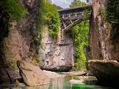 Zemmbach Gorge: turquoise water under a bridge